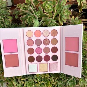 Eyeshadow palette